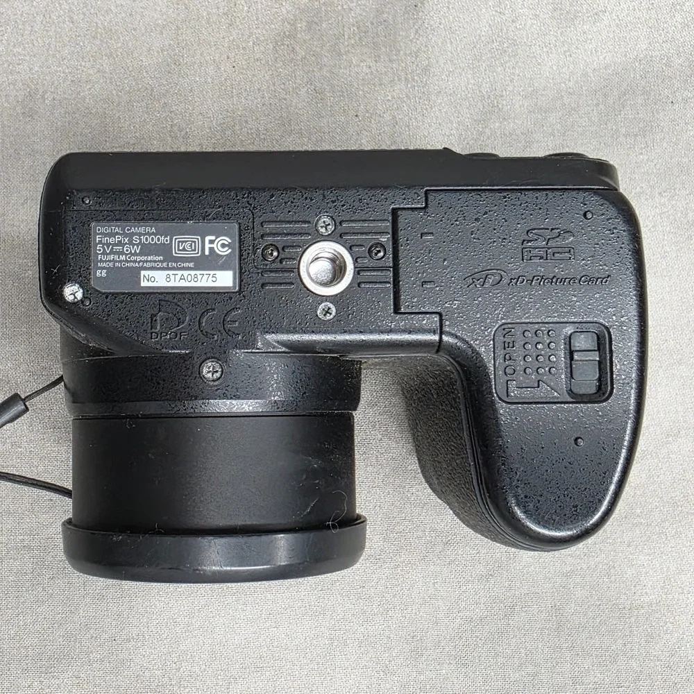Fujifilm FinePix‎ S Series S1000fd 10.0MP Digital Camera FOR PARTS OR REPAIR